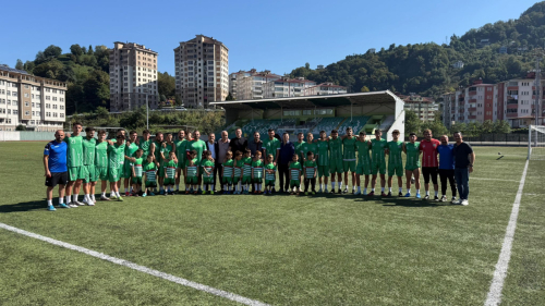 Kron Bisiklet’in Sahibi ve Sürmenespor Yöneticisi Esat Emanet, Sürmenespor’u Ziyaret Etti